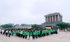 Sinh viên K10 Trường Cao đẳng Công Thương Việt Nam tham gia dâng hương, trải nghiệm thực tế trên cả nước