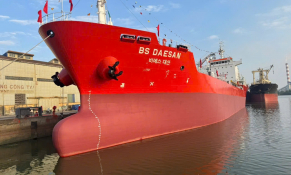 Bàn giao tàu thủy 13.000 DWT: Dấu ấn công nghệ và chào mừng Đại hội Đảng toàn quốc