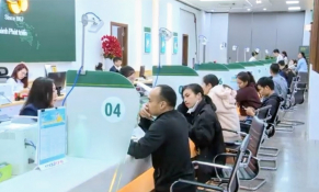Giao dịch ngân hàng sôi động sau Tết