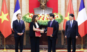 Việt Nam và Pháp ký kết văn kiện thoả thuận hợp tác chuyển giao công nghệ sản xuất vắc xin 