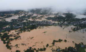 Phía sau cơn lũ dữ