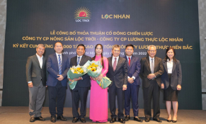 Đại diện Tập đoàn Lộc Trời ký kết cung ứng 500.000 tấn gạo cho Vinafood 1