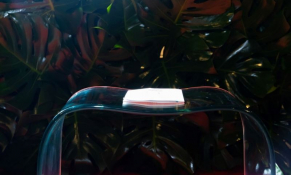 Lần đầu tiên tại Việt Nam, tấm kính được mua bảo hiểm tới 1 triệu USD