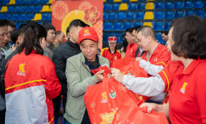 Thắp “ánh lửa” niềm tin cho người lao động khó khăn dịp Tết