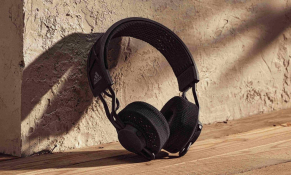 Adidas mở bán tai nghe không dây tự sạc điện từ nguồn ánh sáng bất kì