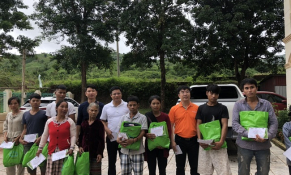 Đoàn thiện nguyện TV.Pharm và những người bạn vượt bão lũ vào Quảng Trị cứu trợ, khám bệnh cấp thuốc