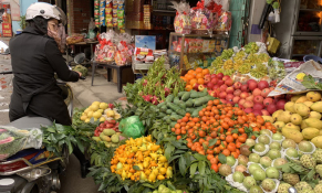 Cận Tết, giá hoa quả nhảy múa từng ngày