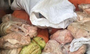 Xử phạt đối tượng kinh doanh 300kg da lợn không rõ xuất xứ cùng cơ sở kinh doanh dược không có giấy chứng nhận đủ điều kiện