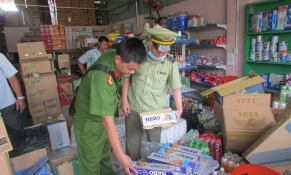 Bình Dương: Truy cứu trách nhiệm hình sự đối với hộ tàng trữ thuốc lá nhập lậu khủng