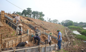 TP. Hà Nội tích cực tuyên truyền, đảm bảo an toàn đê điều gắn với phòng chống thiên tai