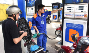 Giá xăng dầu tăng cao, áp lực dồn về Petrolimex ngày càng lớn