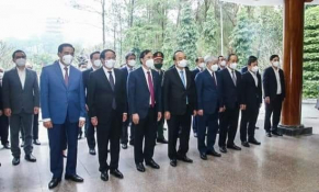 Chủ tịch nước Nguyễn Xuân Phúc dâng hương tại khu di tích Ngã Ba Đồng Lộc