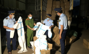 Cục QLTT tỉnh Lào Cai tạm giữ  8.310 bộ quần áo bảo hộ y tế không rõ nguồn gốc