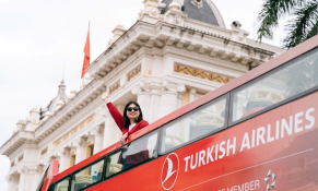 Trải nghiệm mùa thu Hà Nội với xe bus 2 tầng