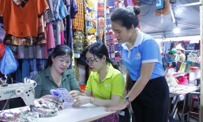 Đồng hành cùng tiểu thương chuyển đổi số