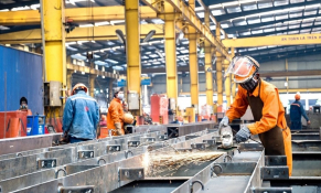 Công nghiệp chế biến, chế tạo tiếp tục giữ vai trò dẫn dắt phát triển công nghiệp, tăng 5,9%