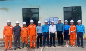Công đoàn Điện lực Việt Nam tiếp sức người lao động sau bão số 5
