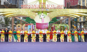 Đường sách Tết Ất Tỵ 2025 tại TP.Hồ Chí Minh: 'Non sông gấm hoa, vui Xuân thái hòa'