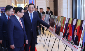 Việt Nam - Lào phấn đấu thương mại song phương đạt 5 tỷ USD trong năm 2025