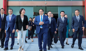 Thủ tướng Phạm Minh Chính thăm Sàn Giao dịch Chứng khoán Thượng Hải và quận Phố Đông