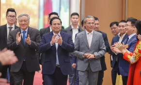 Diễn đàn các diễn giả tại Hội nghị Thường trực Chính phủ làm việc với các doanh nghiệp nhỏ và vừa Việt Nam