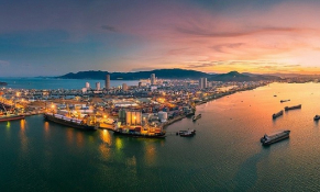 Phấn đấu đến năm 2030, phát triển ít nhất 3 trung tâm kinh tế biển mạnh hàng đầu Đông Nam Á