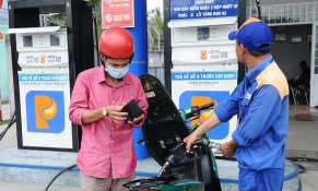 Bộ Tài chính trình Ủy ban Thường vụ Quốc hội phương án giảm thuế bảo vệ môi trường đối với xăng dầu
