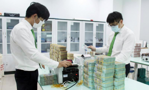 Ngân hàng Nhà nước đã điều chỉnh room tín dụng, công tác xử lý nợ xấu có gặp khó khăn?