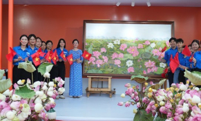 Bức tranh Sen Liên Hoa Tịnh Cảnh trưng bày tại lễ hội Sen Hà Nội 2024