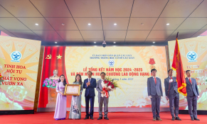 Trường THCS Cầu Giấy đón nhận Huân chương Lao động hạng Ba