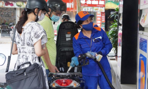 Giá xăng dầu trong nước giảm lần thứ tư liên tiếp