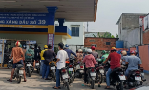 TP. HCM: Tiếp tục xuất hiện cảnh xếp hàng mua xăng 