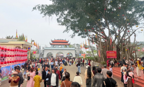 Du lịch tâm linh hút khách đầu năm