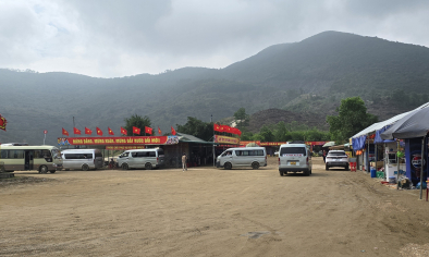 Từ buôn bán tự phát đến dịch vụ bài bản tại khu du lịch tâm linh