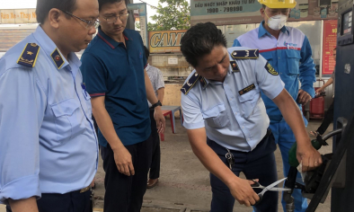 TP. HCM: Tước giấy chứng nhận bán lẻ một cửa hàng xăng dầu do bán xăng chất lượng không phù hợp 