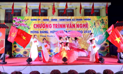 Văn nghệ quần chúng khơi dậy sức sống văn hóa cơ sở ở Trung Thuần
