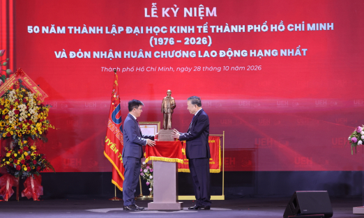 UEH đón nhận Huân chương Lao động hạng Nhất, hướng tới hạt nhân đổi mới sáng tạo đô thị và vùng